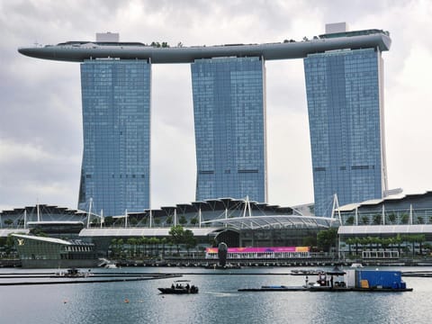 Commercial and industrial sectors drove the investments in Q4.